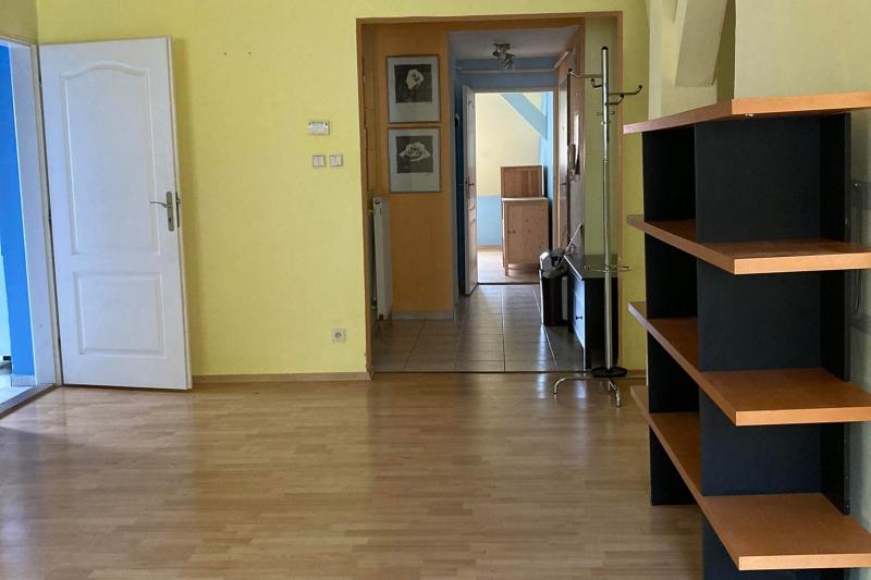 Izba na prenájom v  komplet zariadený veľký apartmán 110 m2, 4. poschodie na Grosslingovej ulici