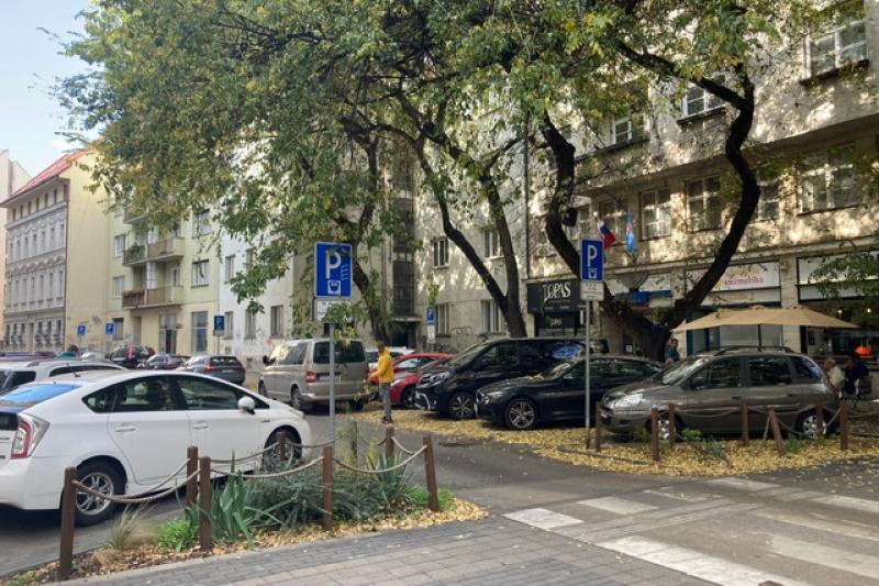 Prenájmem komplet zariadený veľký apartmán 120 m2, 4/4, BA STARÉ MESTO