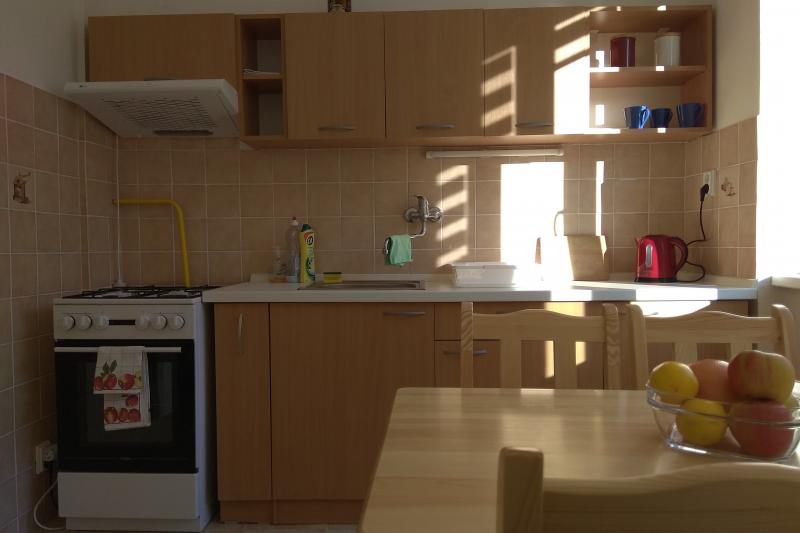 I offer for rent a furnished 1 bedroom flat , 42m2