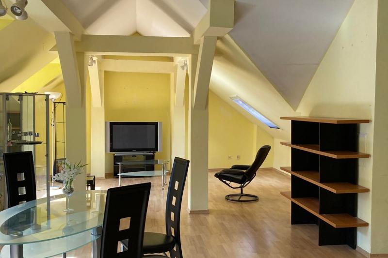 Prenájmem komplet zariadený veľký apartmán 110 m2, 4. poschodie na Grosslingovej ulici